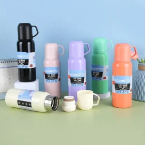 Bộ Bình Giữ Nhiệt Kèm 2 Cốc Có Quai, Hộp Quà Đỏ, Giao Màu Ngẫu Nhiên