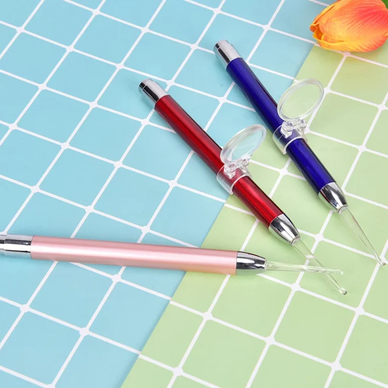 Bộ Dụng Cụ Lấy Ráy Tai Có Đèn LED Kèm Kính Lúp Và 2 Đầu Lấy Ráy