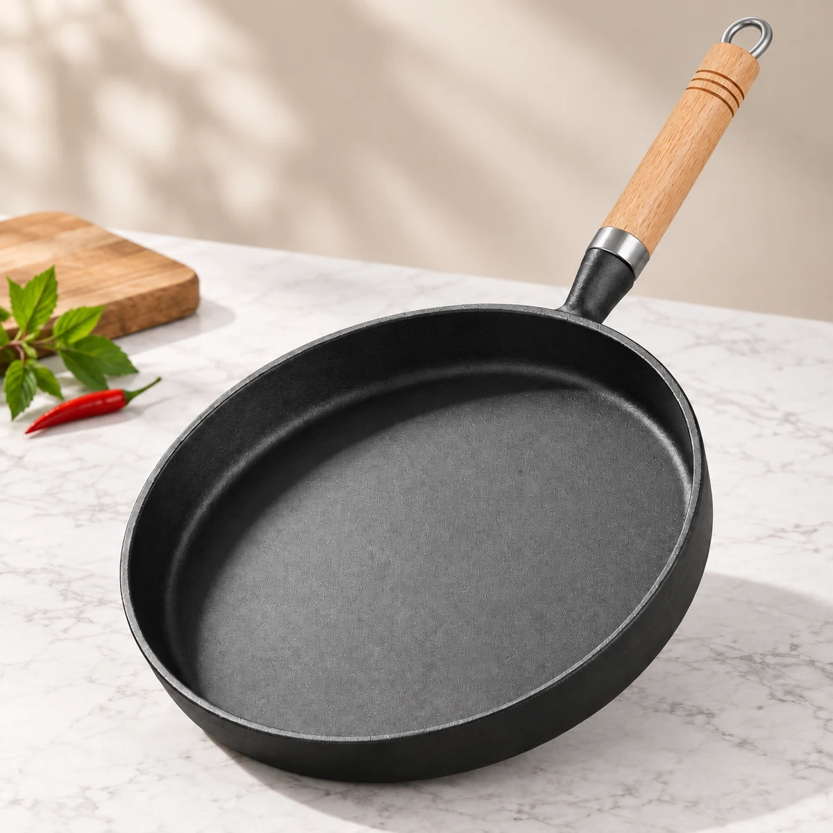 Chảo Gang 26cm Đế Bằng Đúc Nguyên Khối, Tay Cầm Gỗ, Dùng Được Bếp Từ