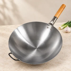 Chảo Sắt Truyền Thống 34cm Lòng Rộng, Không Phủ Chống Dính, Tay Cầm Gỗ