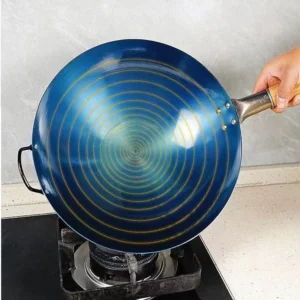 Chảo Sắt Truyền Thống 34cm Lòng Rộng, Không Phủ Chống Dính, Tay Cầm Gỗ