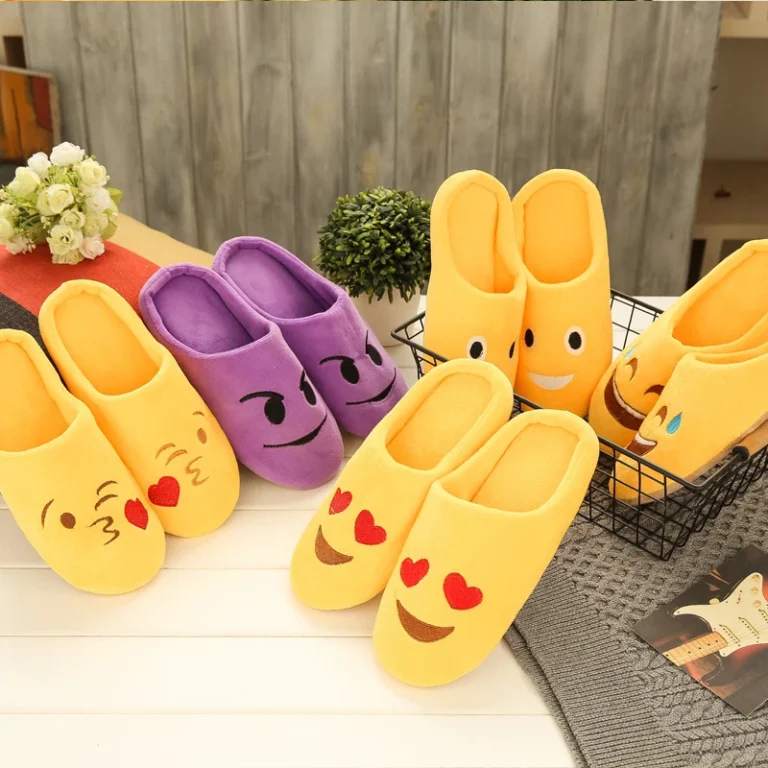 Dép Nỉ Đi Trong Nhà Hình Mặt Cảm Xúc, Free Size, Giao Mẫu Ngẫu Nhiên