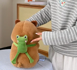 Gấu Bông Capybara Đeo Ếch Ngộ Nghĩnh 35cm