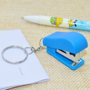 Móc Khóa Kiêm Dập Ghim Mini 3,8 x 1,6 x 2,5 cm Nhiều Màu