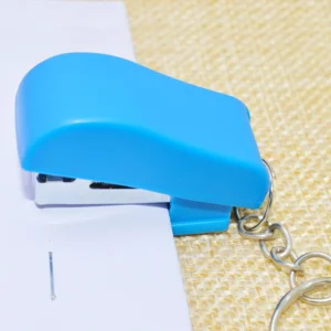 Móc Khóa Kiêm Dập Ghim Mini 3,8 x 1,6 x 2,5 cm Nhiều Màu