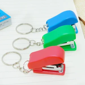 Móc Khóa Kiêm Dập Ghim Mini 3,8 x 1,6 x 2,5 cm Nhiều Màu