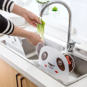 Tấm Chắn Nước Bồn Rửa Hình Gấu Gắn Giác Hút