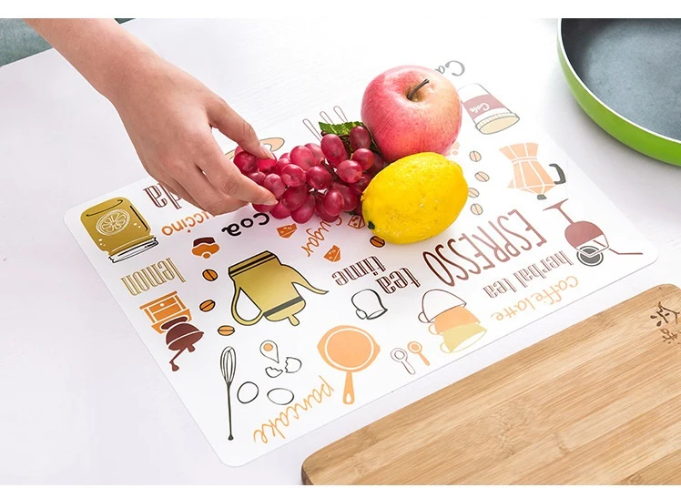 Tấm Lót Bàn Ăn Nhựa Mềm 40 × 28 cm, Nhiều Họa Tiết