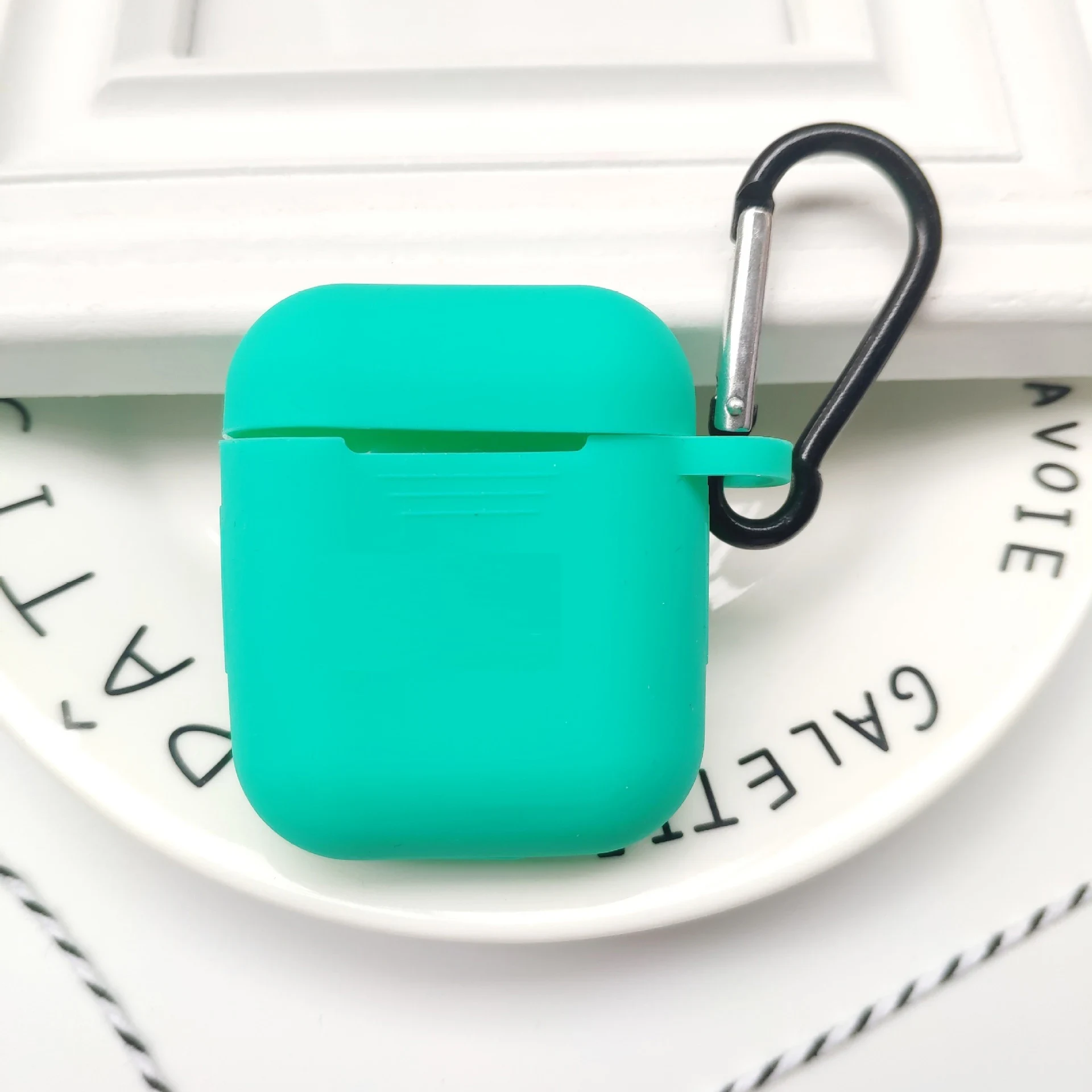 Vỏ Silicon Bảo Vệ Hộp Sạc Dùng Cho AirPods 1/2, Kèm Móc Khóa