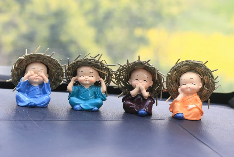 Bộ 4 Tượng Chú Tiểu Đội Nón Rơm Mini 5 x 6 cm Trang Trí