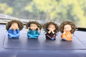 Bộ 4 Tượng Chú Tiểu Đội Nón Rơm Mini 5 x 6 cm Trang Trí