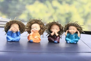 Bộ 4 Tượng Chú Tiểu Đội Nón Rơm Mini 5 x 6 cm Trang Trí