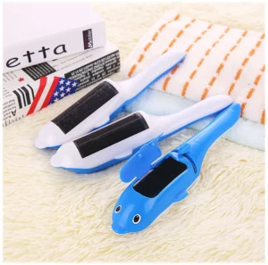 Cây Lăn Bụi Quần Áo Hình Cá Heo 24,5 cm Không Dùng Pin
