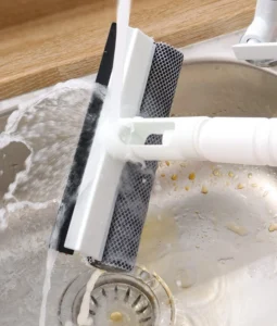 Cây Lau Kính 3 Trong 1 Có Bình Xịt, Gạt Nước Và Mút Lau