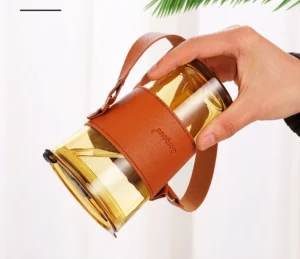 Cốc Thủy Tinh 450 ml Kèm Ống Hút Thủy Tinh, Quai Xách Da, Màu Hổ Phách