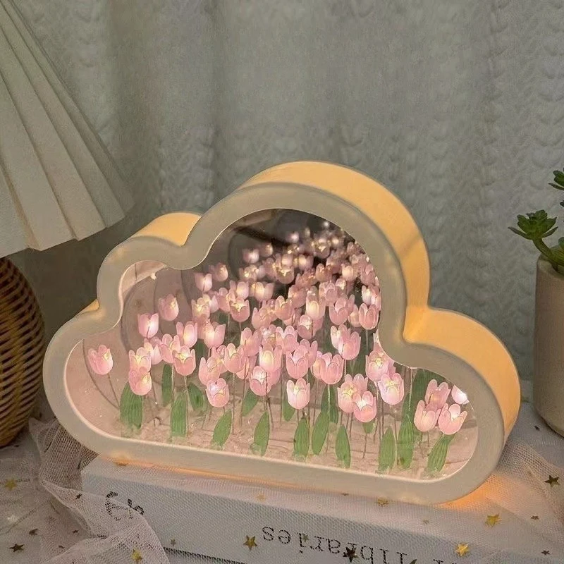 Đèn Ngủ Hoa Tulip Kèm Gương Hình Đám Mây 20 Bông, 17 × 11 × 4 cm