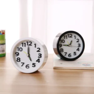 Đồng Hồ Báo Thức Để Bàn Mặt Tròn 9,2 cm Số To, Vỏ Nhựa Đen Hoặc Trắng, Có Hóa Đơn