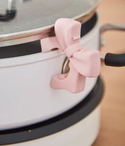 Giá Gác Muỗng Silicone Hình Nơ Kẹp Thành Nồi 6,5 cm, Chống Nhỏ Nước Ra Bếp