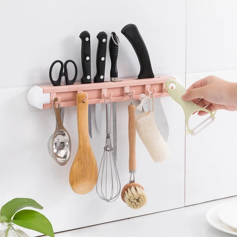 Kệ Dán Tường Treo Dao Kéo Kèm 6 Móc Nhà Bếp