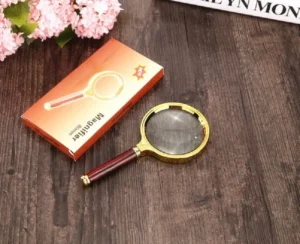 Kính Lúp Cầm Tay Mặt Kính 80 mm Viền Vàng Cán Đỏ, Đọc Chữ Nhỏ, Xem Bản Đồ