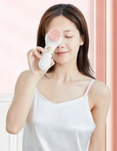 Máy Rửa Mặt Cầm Tay 3 Đầu Thay Đổi, Thân Trắng Nhỏ Gọn