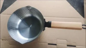 Nồi Quánh Inox Vân Búa 20 cm Cán Gỗ, Miệng Có Vòi Rót, Hâm Sữa, Nấu Mì, Nước Lèo
