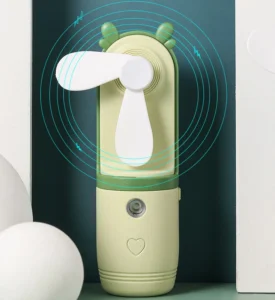 Quạt Mini Cầm Tay Phun Sương 2 Trong 1 Pin Sạc USB, Cánh Mềm, Tai Gấu, Màu Ngẫu Nhiên